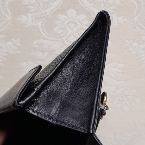 Chanel Vintage Black Caviar Clutch or Crossbody with Gold CC Zipper Tag! - Picture 9 of 12